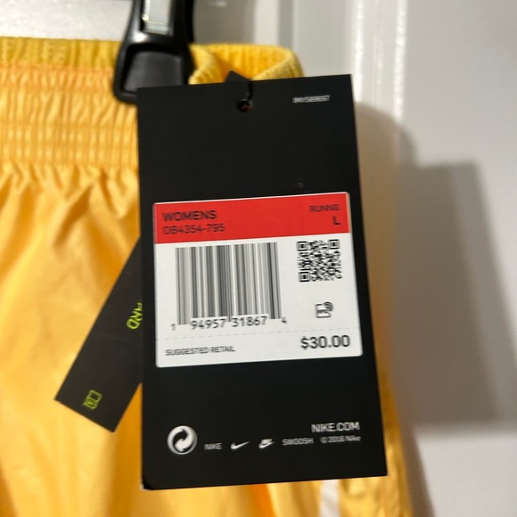Nike Swoosh Run Women's Running Shorts NWT - Yellow/Orange - Picture 4 of 6
